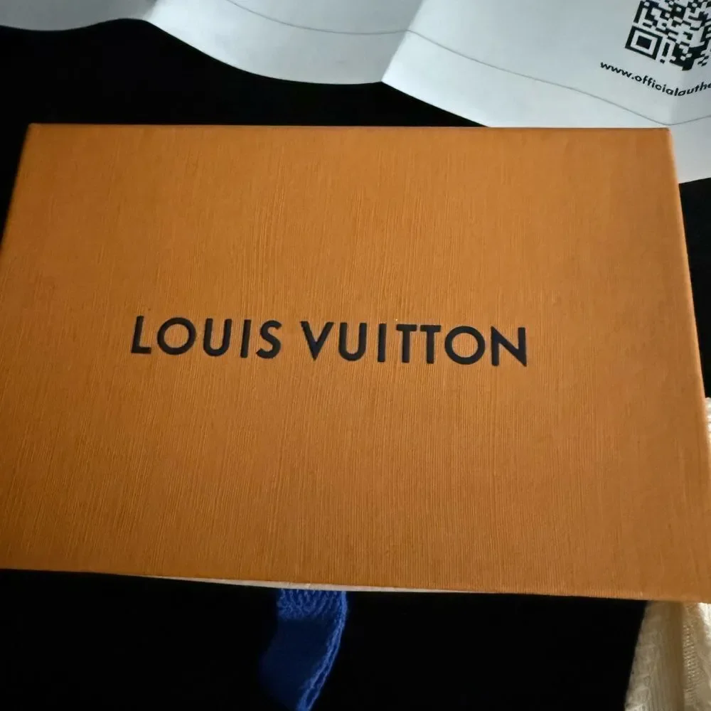 Used in excellent condition Louis Vuitton blk Gray Eclipse Monogram Car…